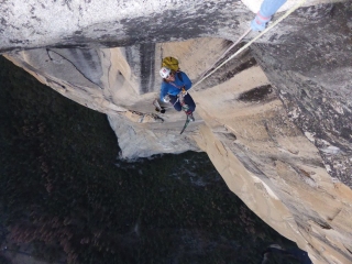Da Lacht Matthias - frei baumelnd mit 1000 Meter Luft unter ihm - Haulen von Stand 30 zu 32