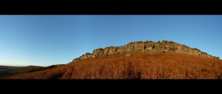Die Klippen von Stanage in der Abendsonne