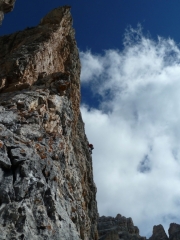 Lukas führt die steile 6. Seillänge